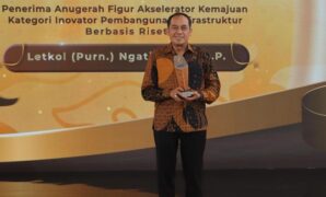 1765472658827-wali-kota-cimahi-letkol-purn-ngatiyana-terima-penghargaan-dari-detikjabar-1765453074593_169