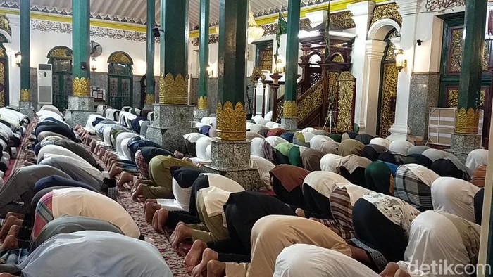 1765494260311-ilustrasi-salat-1_169