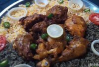 1765515850059-kuliner-kambing-guling-atau-kambing-bakar-dapur-kunfayakun-purwakarta-1765346184787_169