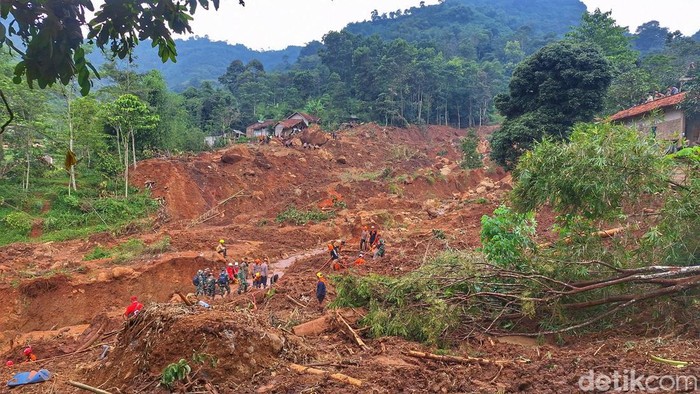 1765537471582-kondisi-longsor-di-arjasari-kabupaten-bandung-1765513289714_169