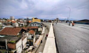 1765559069320-kondisi-terkini-flyover-nurtanio-kota-bandung-yang-ditargetkan-rampung-akhir-tahun-2025-1765538079097_169