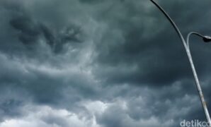 1765580675609-ilustrasi-awan-hitam-dikhy-sasra-1761713842219_169