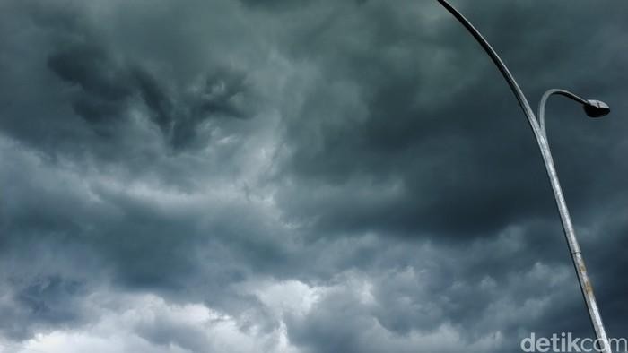 1765580675609-ilustrasi-awan-hitam-dikhy-sasra-1761713842219_169