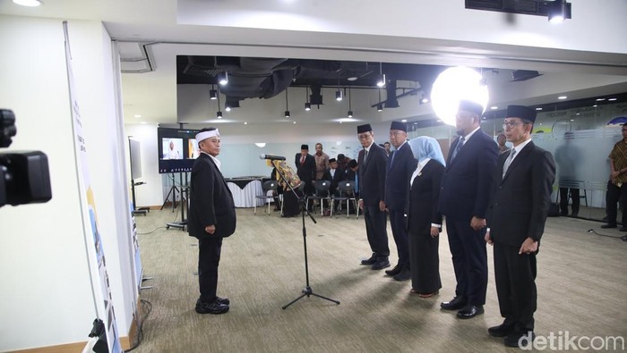 1765580677069-pengukuhan-pengurus-forum-sekretaris-daerah-forsesdasi-komisariat-wilayah-jawa-barat-periode-20252028-1765540695787_169