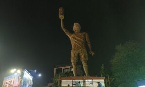 1765645458971-lionel-messi-ke-india-lionel-messi-patung-messi-patung-lionel-messi-india-kolkata-1765560499873_169