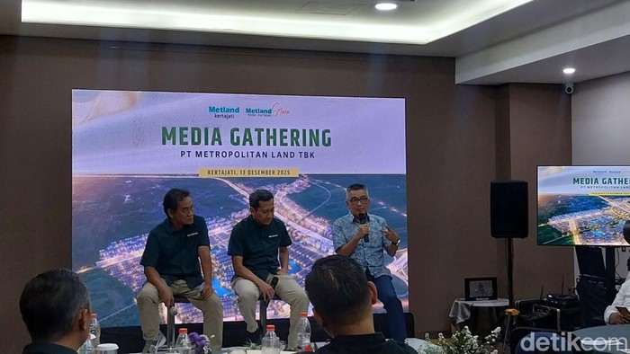 1765667064798-kepala-pelaksana-bp-kawasan-rebana-helmi-yahya-sebut-investasi-di-kawasan-rebana-mulai-tumbuh-1765634137669_169