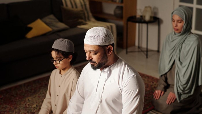 1765667066839-ilustrasi-muslim-salat-1742370339649_169