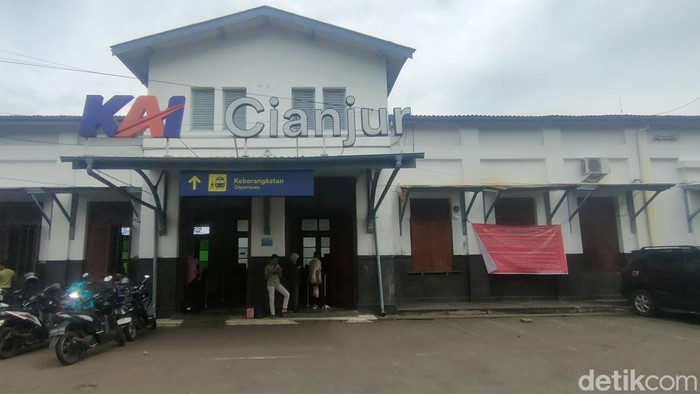 1765710263353-stasiun-cianjur-1765704373077_169