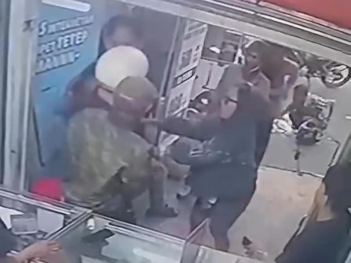 1765710266700-video-viral-penjual-es-teh-di-cimahi-dianiaya-1765701265431_43