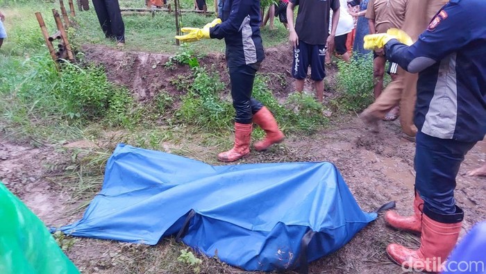 1765710269522-kondisi-mayat-yang-mengapung-di-sungai-kedungpane-cirebon-1765196228632_169