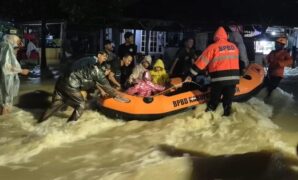 1765710273449-banjir-di-kabupaten-cirebon-1765698804061_169