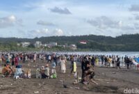 1765710281666-situasi-pantai-pangandaran-jelang-libur-nataru-1765696927371_169