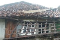 1765731876251-angin-puting-beliung-di-subang-1765260423933_169