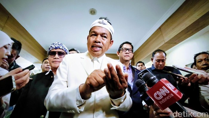 1765775061089-gubernur-jabar-dedi-mulyadi-1763530973997_169