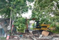 1765796660315-penertiban-bangunan-di-pinggir-sungai-sukalila-kota-cirebon-1765780555722_169