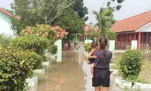 1765796671341-banjir-di-sdn-3-panguragan-kulon-1765782842508_169