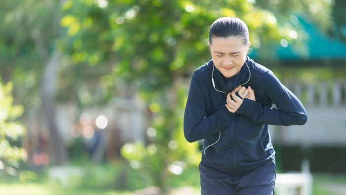 1765818257613-ilustrasi-nyeri-dada-saat-olahraga-1757496050136_169