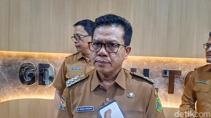 1765818262724-bupati-bandung-dadang-supriatna-1760949164912_169