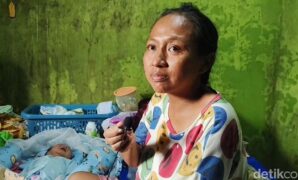 1765818265960-kondisi-megawati-sukarti-bersama-anaknya-di-tengah-banjir-1765787068304_169