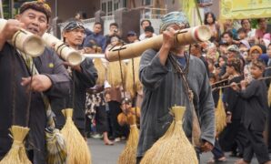 1765818267991-upacara-seren-taun-sunda-wiwitan-2025-di-cigugur-1750334384501_43