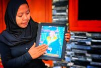 1765883055469-keluarga-memperlihatkan-foto-mendiang-deni-sugiarto-1765870665406_169