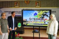 1765904659997-digitalisasi-di-lingkungan-unit-dinsos-jabar-1765890990813_169