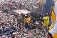 1765904667828-operator-buldoser-tewas-usai-tertimbun-sampah-yang-longsor-di-tpa-galuga-bogor-dok-ist-1754907578551_169