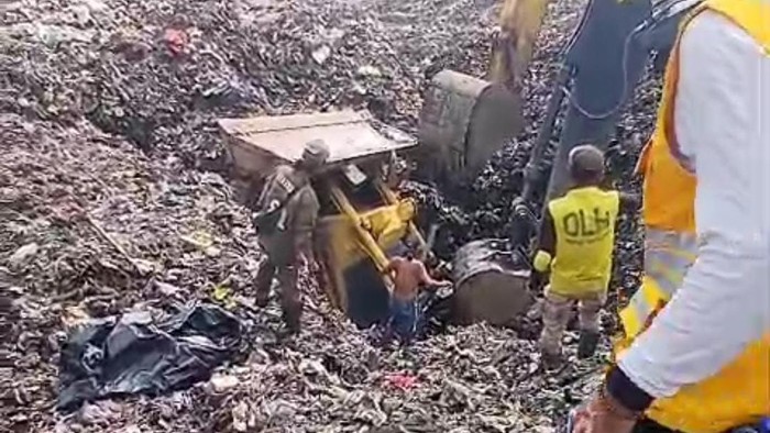 1765904667828-operator-buldoser-tewas-usai-tertimbun-sampah-yang-longsor-di-tpa-galuga-bogor-dok-ist-1754907578551_169