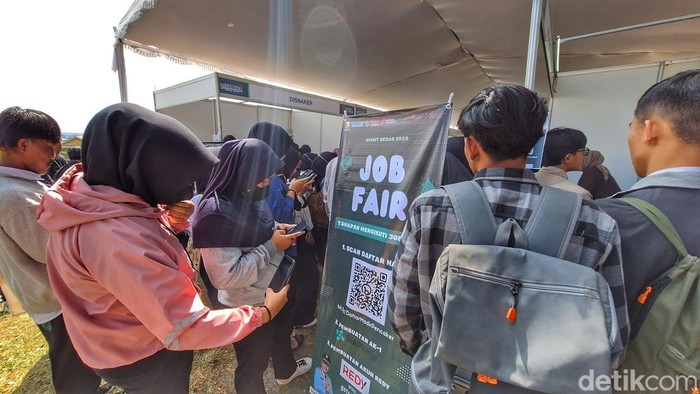 1765947879054-job-fair-bandung-1753865369443_169