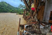 1765991068494-erosi-sungai-cidadap-sukabumi-1765788604131_169