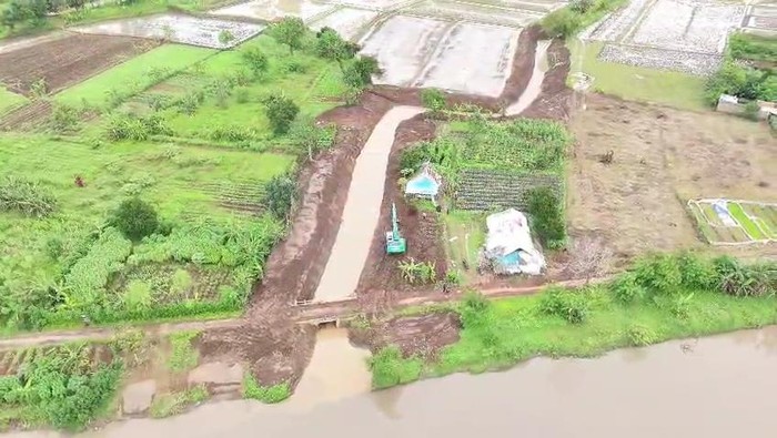 1766055846731-penampakan-aliran-sungai-ciputat-saat-dilakukan-normalisasi-di-desa-tegalluar-kecamatan-bojongsoang-kabupaten-bandung-1764840494757_169