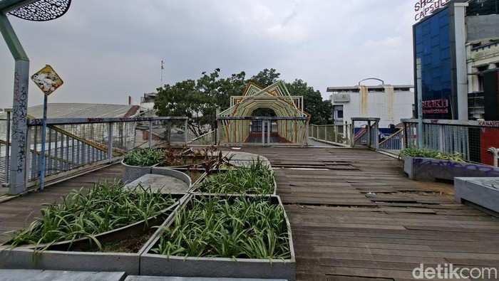 1766055894734-teras-cihampelas-1752214680833_169