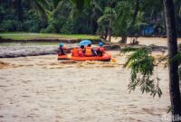 1766077477317-evakuasi-membelah-arus-sungai-cidadap-1766042275709_169