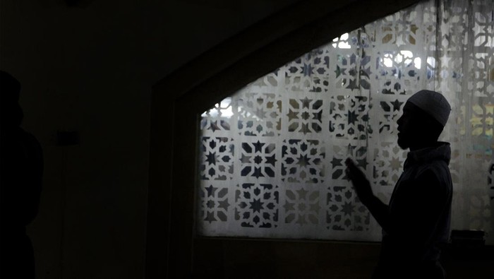 1766099053973-umat-muslim-mulai-iktikaf-di-masjid_169