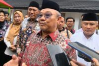 1766250280078-mendikdasmen-abdul-muti-saat-kunjungan-ke-kabupaten-kuningan-1766221404006_169