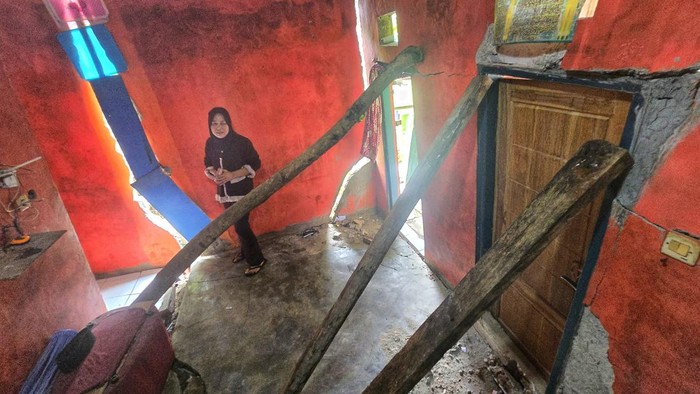 1766595881513-kondisi-rumah-warga-kampung-gempol-yang-nyaris-ambruk-1766561838405_169