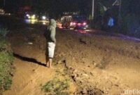 1766984678382-kondisi-jalan-provinsi-sukabumi-sagaranten-yang-tertutup-longsor-1766969097416_169