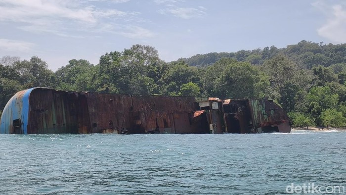 1767006267748-kapal-mv-viking-pantai-pasir-putih-pangandaran-1766998611017_169