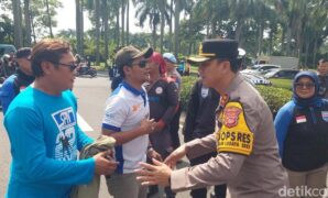 1767092706318-keberangkatan-buruh-cimahi-kbb-ke-jakarta-dalam-rangka-demo-umsk-1767081588496_169