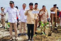 1767135870086-bupati-karawang-aep-syaepuloh-bersama-fraksi-gerindra-dprd-kabupaten-karawang-di-pesisir-pantai-cemarajaya-1767088719244_43