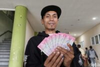 1767157464420-penyerahan-kompensasi-rp-500-ribu-untuk-sopir-angkot-yang-diliburkan-saat-tahun-baru-2026-1767155395393_169