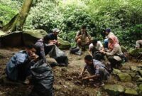 1767243962124-sampah-celana-dalam-di-gunung-sanggabuana-sering-ditemukan-saat-maulid_169