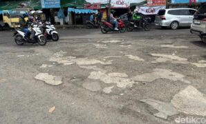 1767351964341-kondisi-jalan-di-dipatiukur-bandung-1767337211409_169