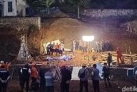 1767373476368-petugas-masih-mengevakuasi-korban-longsor-di-cisempur-sumedang-1767354112959_169