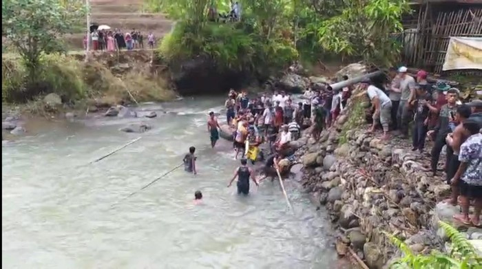 1767416715713-proses-pencarian-anak-yang-hilang-di-di-kecamatan-taraju-kabupaten-tasikmalaya-jawa-barat-1767345237292_169