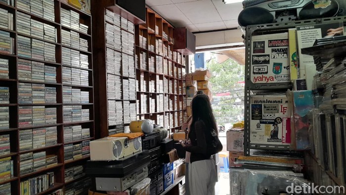 1767503136217-toko-kaset-pita-di-bandung-1767420158013_169