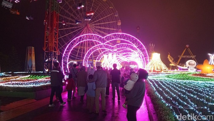 1767546252400-wisata-malam-jans-park-glow-galaxy-1767519013792_169