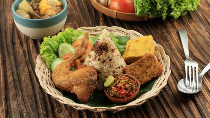 1767589546635-ilustrasi-makanan-sunda-nasi-tutug-oncom_169