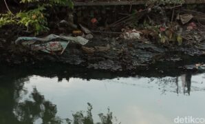 1767632663690-kondisi-sungai-sukalila-kota-cirebon-1767604699991_169
