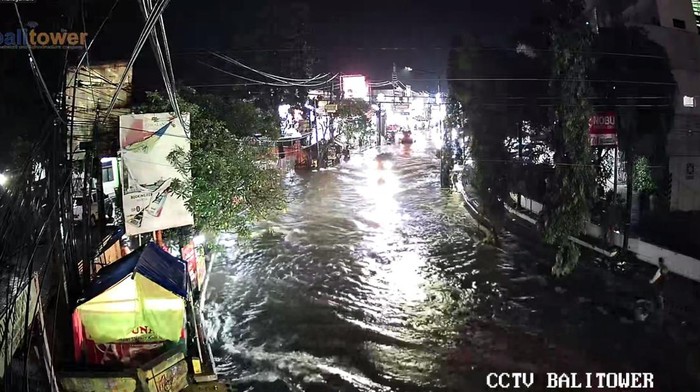 1767632667132-kondisi-jalan-ciremai-raya-saat-banjir-1767620916230_169